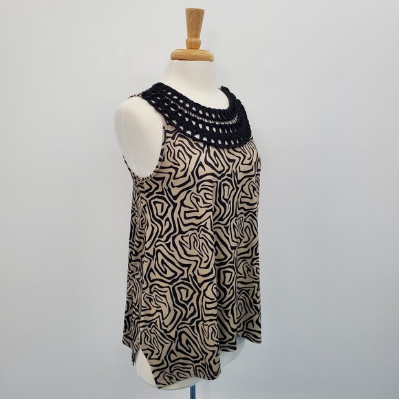 Valerie Stevens Womens M Beige Black Abstract Sleeveless Blouse Crochet Neckline - Picture 3 of 13